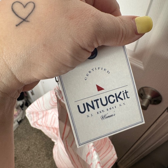 UNTUCKIT NWT Woman’s Durfort White With Pink Stiched Stripes Tunic Top Cotton - Picture 5 of 9